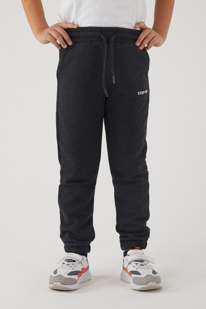 2D2B  Erkek Çocuk 3 İplik Cepli Beli Ve Paçası Lastikli Baskılı Okul Eşofman Altı