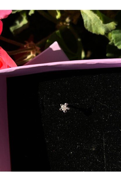 NATURE Cerrahi Çelik Zirkon Taşlı Arkası Düz Küçük Çiçek Piercing,Tragus, Helix, Kıkırdak.